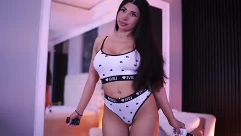 Latina online show from May 6, 2026, 10:42 am
