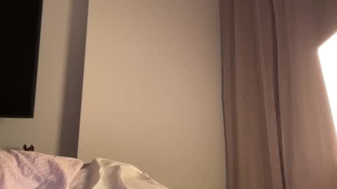 Hi -  online show from March 23, 2026, 2:04 am