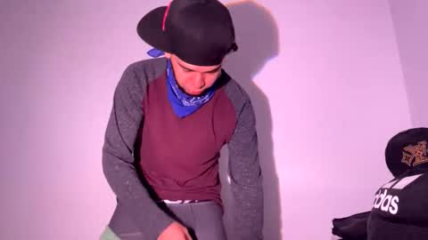 Snapshot of latinmanlive chatting on February 13, 2026, 1:29 pm Men online show from February 13, 2026, 1:29 pm