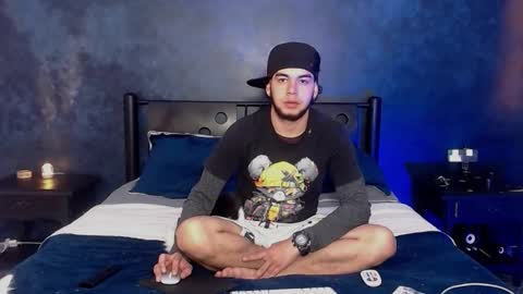 Snapshot of latinmanlive chatting on February 24, 2026, 6:39 pm Men online show from February 24, 2026, 6:39 pm