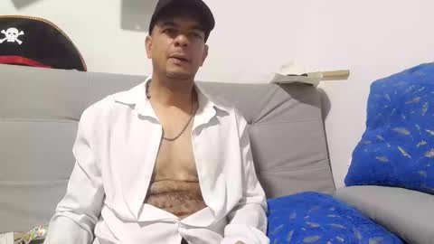 Snapshot of latinmartin254 chatting on November 2, 2025, 4:15 am latinmartin254 online show from November 2, 2025, 4:15 am