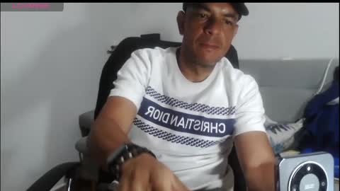 latinmartin254 online show from May 4, 2026, 1:34 am
