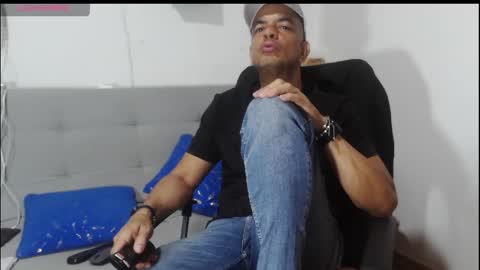 latinmartin254 online show from May 17, 2026, 3:26 am