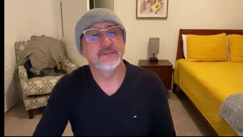 QS - INDEPENDENT MODEL online show from December 18, 2025, 6:08 am