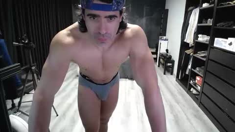 Snapshot of latino23bom chatting on March 11, 2026, 5:08 pm sam online show from March 11, 2026, 5:08 pm