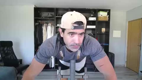 Snapshot of latino23bom chatting on March 28, 2026, 9:09 am sam online show from March 28, 2026, 9:09 am