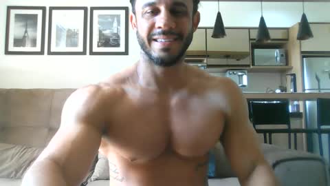 latino_rodri online show from June 16, 2026, 4:09 pm