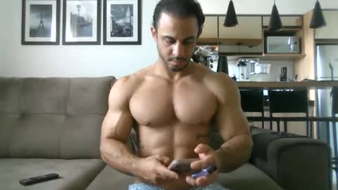 latino_rodri online show from June 24, 2026, 11:53 am