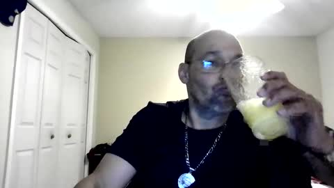 Snapshot of latinoinfla chatting on May 2, 2026, 10:15 pm latinoinfla online show from May 2, 2026, 10:15 pm
