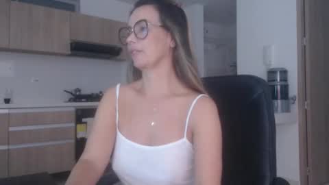 Snapshot of latinpaprika chatting on March 16, 2026, 11:36 am latinpaprika online show from March 16, 2026, 11:36 am