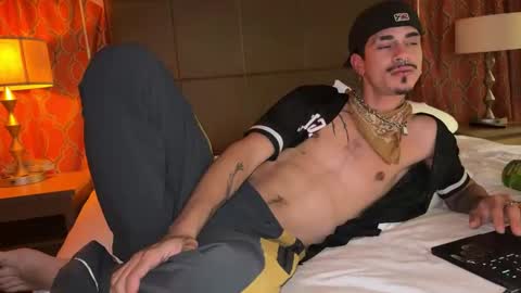 latinprincee online show from March 19, 2026, 4:05 am