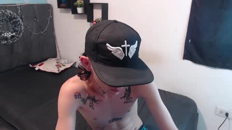 Snapshot of latins_boys_20 chatting on December 4, 2024, 8:01 am NICK online show from December 4, 2024, 8:01 am