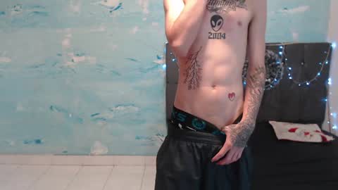 Snapshot of latins_boys_20 chatting on December 11, 2024, 6:36 am NICK online show from December 11, 2024, 6:36 am