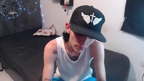 Snapshot of latins_boys_20 chatting on December 15, 2024, 4:18 am NICK online show from December 15, 2024, 4:18 am