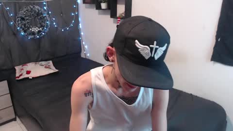 Snapshot of latins_boys_20 chatting on December 16, 2024, 4:34 am NICK online show from December 16, 2024, 4:34 am