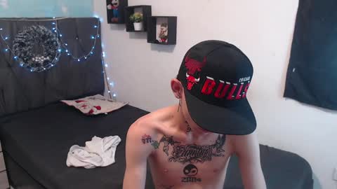 Snapshot of latins_boys_20 chatting on December 29, 2024, 9:50 am NICK online show from December 29, 2024, 9:50 am