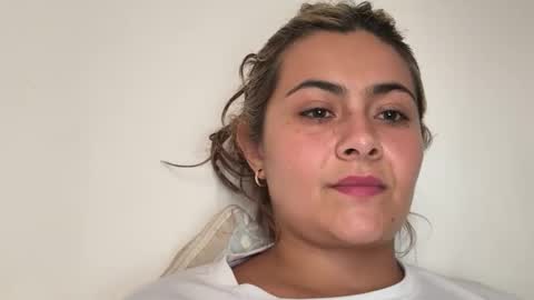 Snapshot of lauglow chatting on December 3, 2025, 1:42 pm MiaBelle online show from December 3, 2025, 1:42 pm