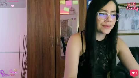 Snapshot of laujgray chatting on March 9, 2026, 5:50 pm laujgray online show from March 9, 2026, 5:50 pm
