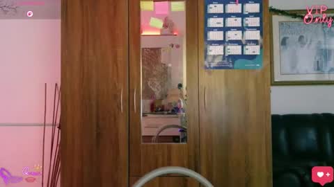Snapshot of laujgray chatting on March 14, 2026, 3:28 pm laujgray online show from March 14, 2026, 3:28 pm