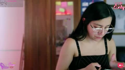 Snapshot of laujgray chatting on March 20, 2026, 6:35 pm laujgray online show from March 20, 2026, 6:35 pm