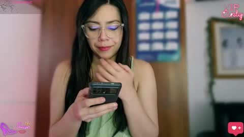 Snapshot of laujgray chatting on March 23, 2026, 4:33 pm laujgray online show from March 23, 2026, 4:33 pm