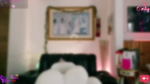 Snapshot of laujgray chatting on April 6, 2026, 3:35 pm laujgray online show from April 6, 2026, 3:35 pm