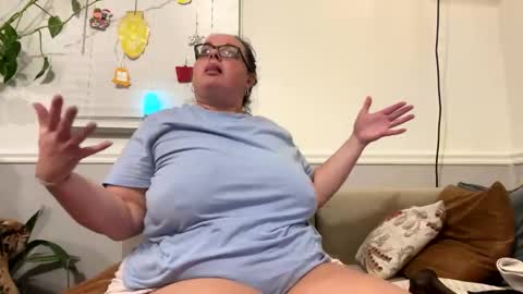 LauLauMa online show from December 31, 2024, 1:04 am