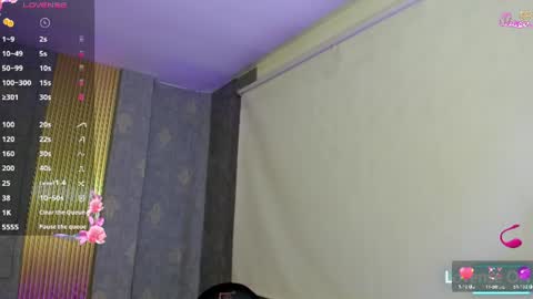 laulin_tay online show from June 30, 2026, 3:29 am