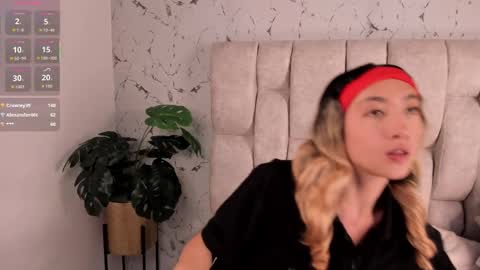 Snapshot of laumiller chatting on September 20, 2025, 10:05 am Lau Miller online show from September 20, 2025, 10:05 am