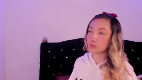 Snapshot of laumiller chatting on November 12, 2025, 1:50 am Lau Miller online show from November 12, 2025, 1:50 am