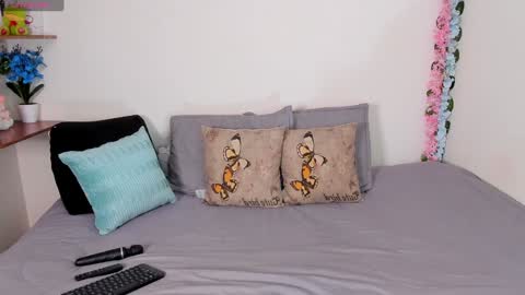 Snapshot of laura1__ chatting on February 8, 2025, 1:11 am laura1__ online show from February 8, 2025, 1:11 am