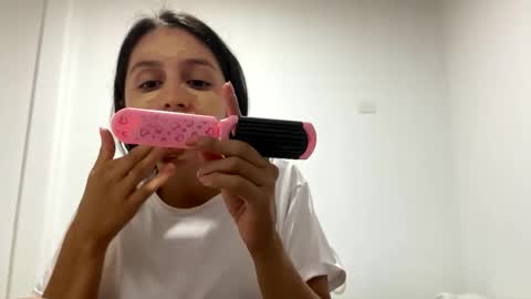 laura  online show from May 25, 2026, 4:07 am