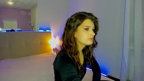 Laura online show from November 24, 2025, 5:51 am