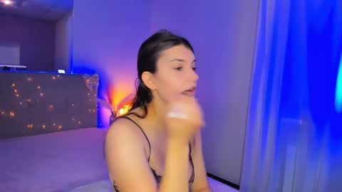 Snapshot of laura__leee chatting on April 29, 2026, 5:22 am Laura online show from April 29, 2026, 5:22 am