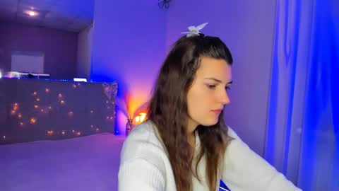 Snapshot of laura__leee chatting on May 3, 2026, 5:13 am Laura online show from May 3, 2026, 5:13 am
