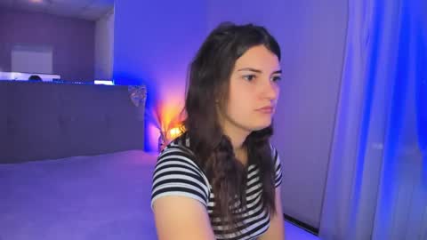 Snapshot of laura__leee chatting on May 7, 2026, 5:02 am Laura online show from May 7, 2026, 5:02 am