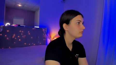 Snapshot of laura__leee chatting on May 10, 2026, 5:23 am Laura online show from May 10, 2026, 5:23 am