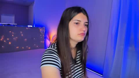 Snapshot of laura__leee chatting on May 16, 2026, 4:53 am Laura online show from May 16, 2026, 4:53 am
