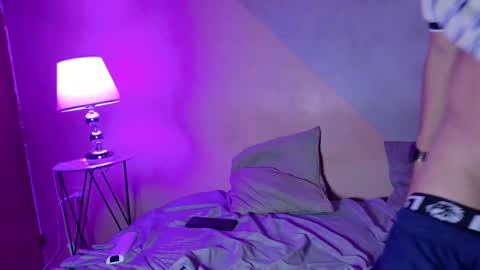 laura_and_kevin online show from September 18, 2025, 3:47 pm