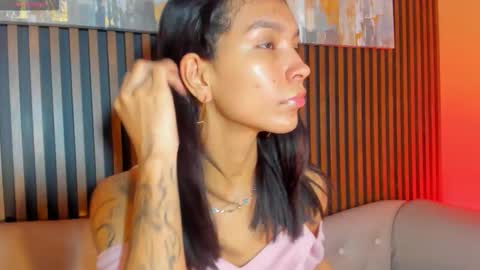 Laura online show from December 22, 2025, 12:46 pm