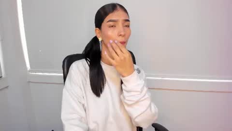Laura online show from July 5, 2026, 12:45 pm