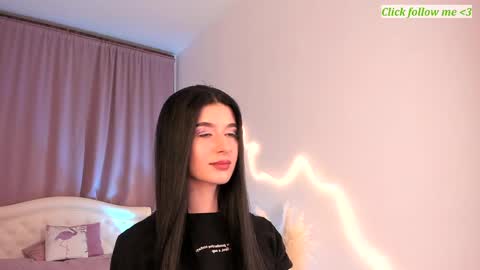 Laura online show from April 5, 2026, 9:23 pm