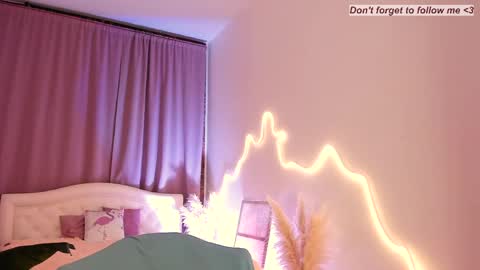 Laura online show from April 7, 2026, 8:42 pm