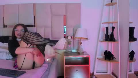 laura_dicardy online show from May 14, 2026, 11:39 am
