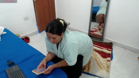 laura_foxx2379 online show from April 17, 2026, 4:10 pm