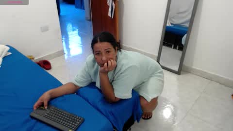laura_foxx2379 online show from April 20, 2026, 8:43 pm