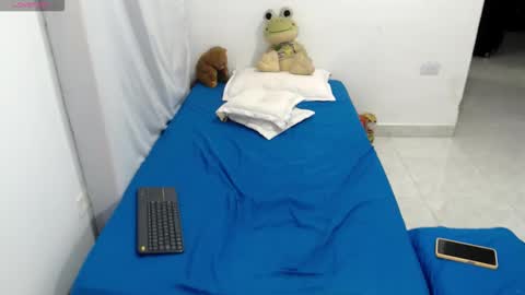 laura_foxx2379 online show from May 14, 2026, 1:23 am