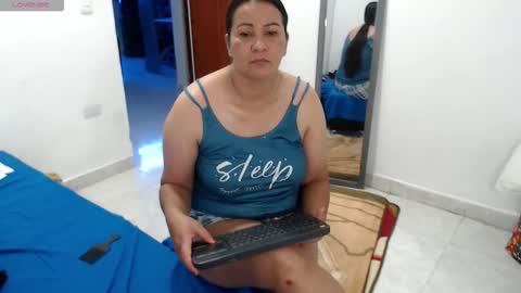 laura_foxx2379 online show from May 20, 2026, 3:51 pm
