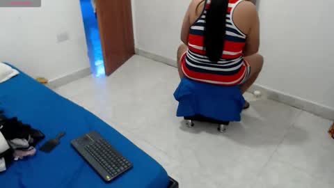 laura_foxx2379 online show from May 23, 2026, 5:06 pm