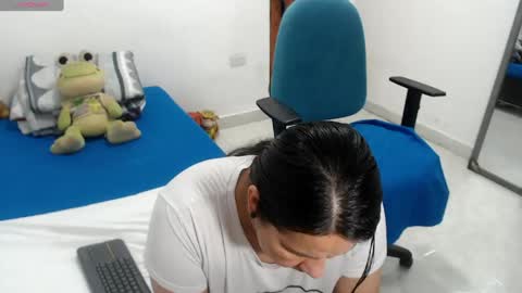 laura_foxx2379 online show from July 15, 2026, 4:23 pm